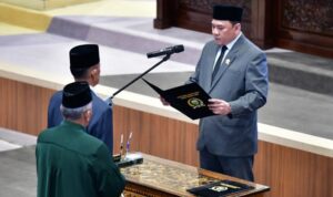 rapat paripurna xix dprd provinsi sumatera selatan pengucapan sumpah janji anggota dprd provinsi (3) 5 rapat paripurna xix dprd provinsi sumatera selatan pengucapan sumpah janji anggota dprd provinsi (3) 5