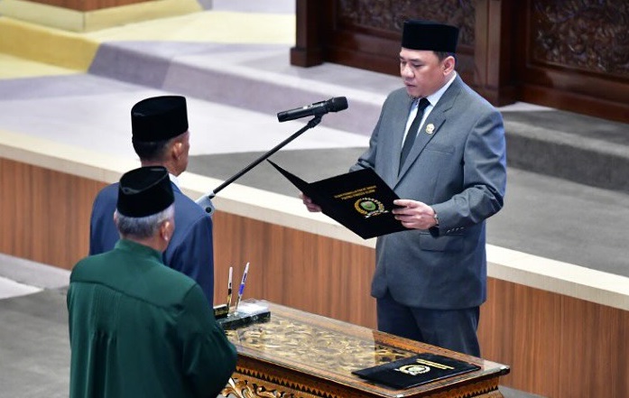 rapat paripurna xix dprd provinsi sumatera selatan pengucapan sumpah janji anggota dprd provinsi (3) 5